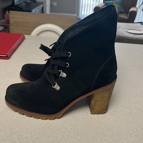 UGG BLACK BOOTIES - Picture 2 of 8